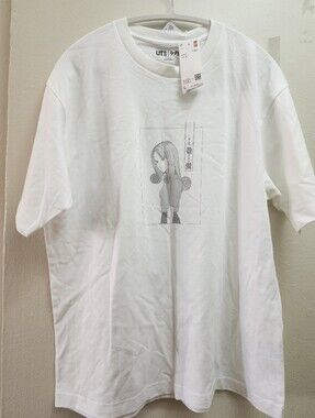 Uniqlo White Short-Sleeve Graphic Tee with Manga Illustration